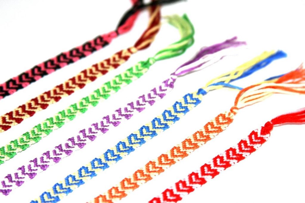 Friendship bracelet DIY
